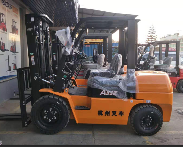 廣州捷誠：內(nèi)燃平衡重式叉車(A系列) (CPCD30/35)