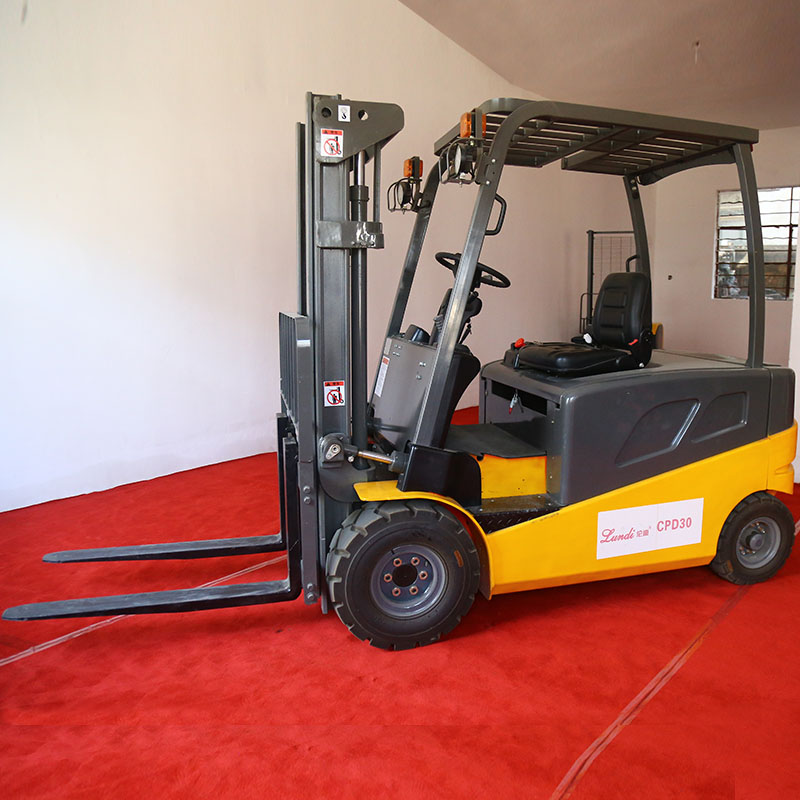 3噸電動叉車銷售_山東1.5噸電動叉車_新牛盾車間電動叉車