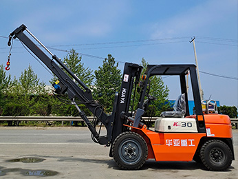 吊臂越野叉車(chē)