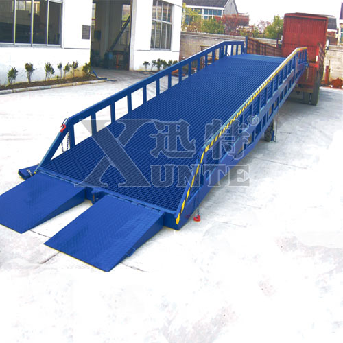 迅特：移動(dòng)式液壓登車(chē)橋