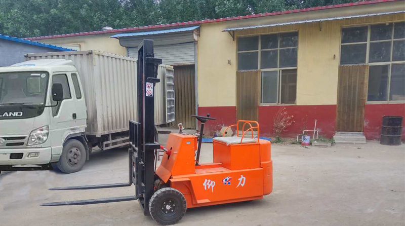 仰力電動叉車