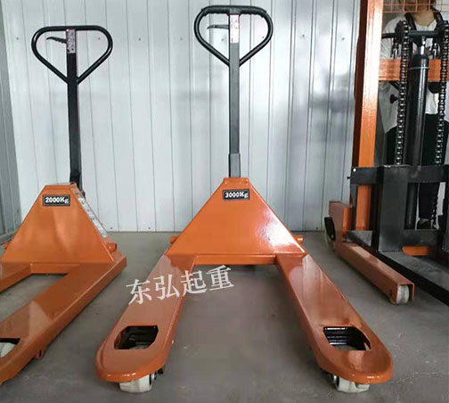 東弘起重：手動液壓搬運叉車