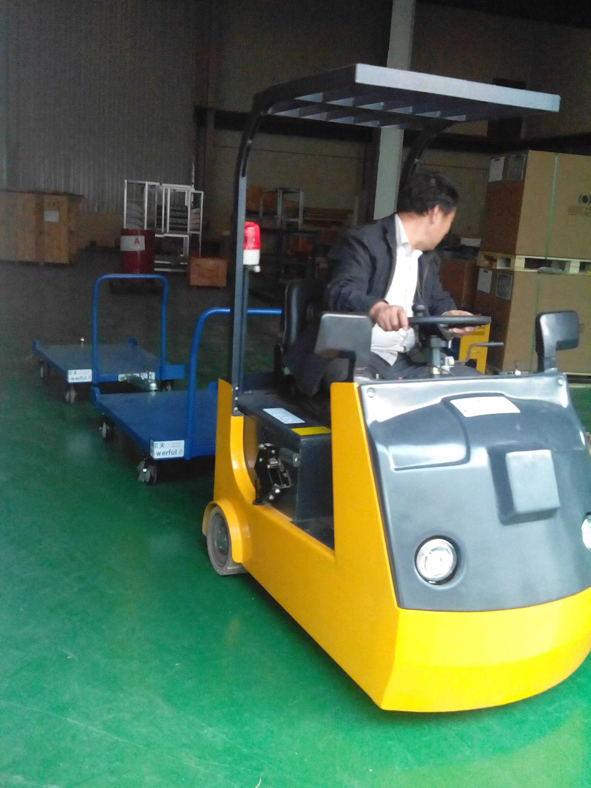 電動牽引車
