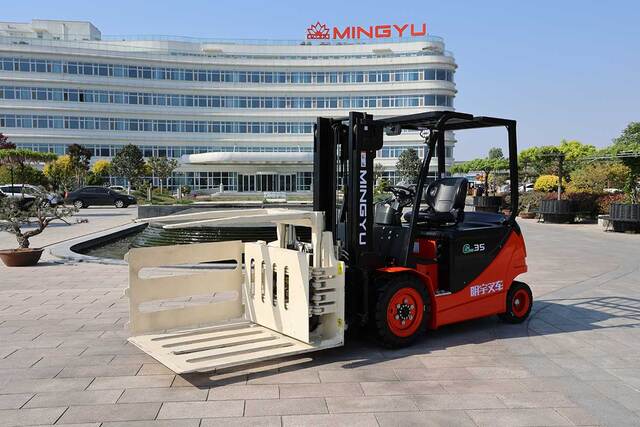 明宇：3.5噸鋰電旋轉(zhuǎn)推拉器叉車(chē)
