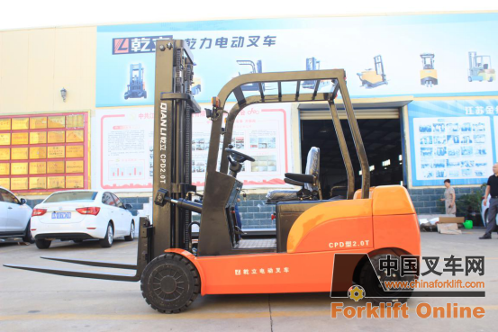 乾立牌鋰電叉車