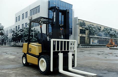 鎮(zhèn)江福馬2噸內(nèi)燃柴油平衡重叉車 CPC-20A
