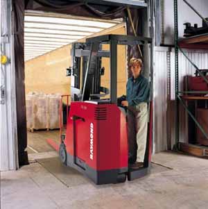 美國(guó)雷蒙叉車(RAYMOND)3000-3500磅站駕平衡重叉車 Stand-up Counterbalanced Truck