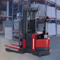 美國雷蒙叉車(RAYMOND)2200/3000/4000磅步行式全自動電動堆高機 Models RSS 22/30/40