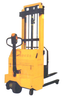 全電動堆高車 CTD