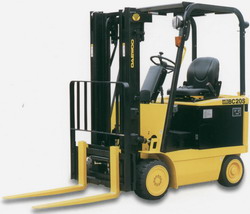 斗山內(nèi)燃實心胎叉車 BC25S-2