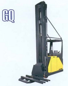 小松GQ系列伸縮貨叉前移式叉車(chē)(下操作臺(tái)) GQ