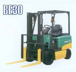 小松四支點電動平衡重叉車 BE30
