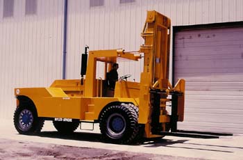 美國(guó)Apacheforlift& Equipment重箱內(nèi)燃平衡重叉車(chē)
