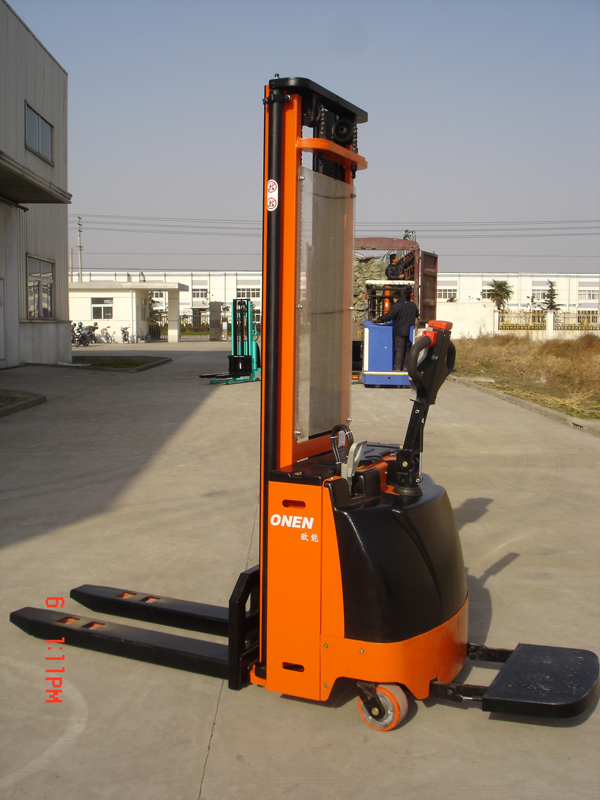 珠海歐能:EY系列1.5噸全電動托盤堆垛車 EY15