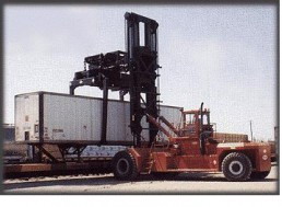美國(guó)泰勒TETCP-1100內(nèi)燃集裝箱叉車 TETCP-1100