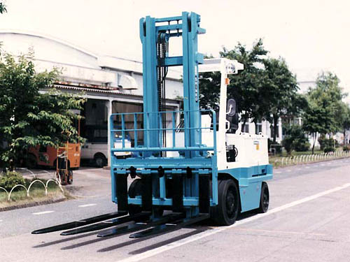 日本神鋼重型內燃平衡重叉車