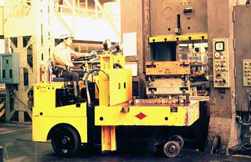 日本神鋼重型坐駕式平臺搬運(yùn)車