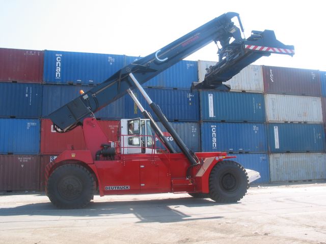 德國(guó)Deutruck內(nèi)燃集裝箱正面吊 Reach Stacker