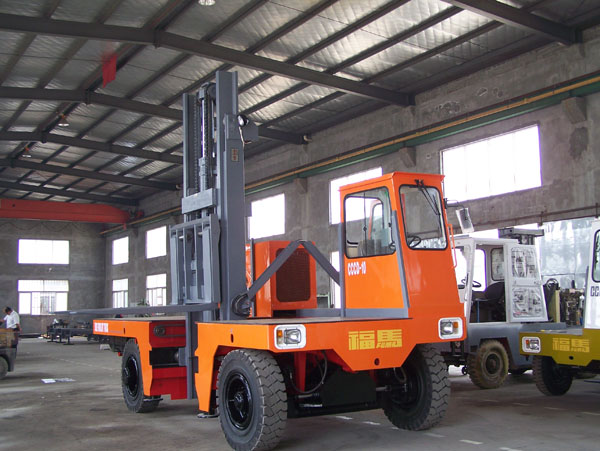 鎮(zhèn)江福馬內燃側面叉車 CCCD-10