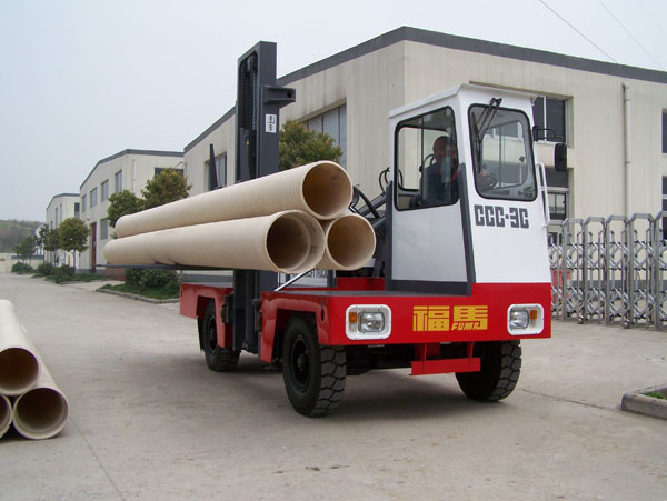 鎮(zhèn)江福馬內(nèi)燃側(cè)面叉車(裝運車)