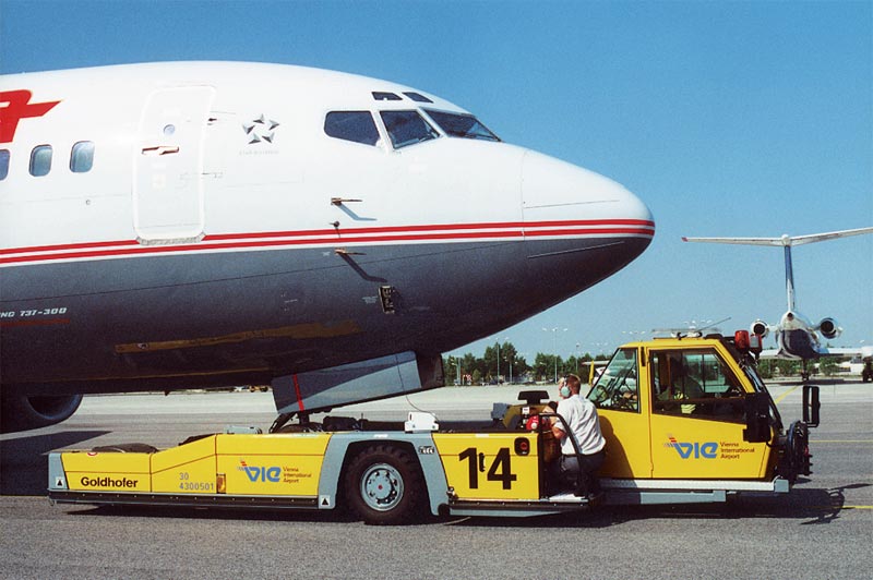 德國(guó)Goldhofer AST-3 F/L客機(jī)專(zhuān)用牽引車(chē) AST-3 F/L