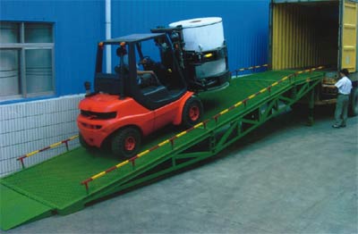 廣州|佛山移動(dòng)式登車橋（液壓） 湛江貨柜車裝卸平臺(tái)/叉車專用