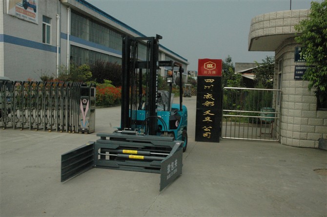 川力2.5噸內(nèi)燃柴油抱夾叉車(chē) CPC25E