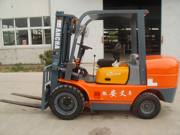 安叉2.5T內(nèi)燃平衡重叉車 2.5T
