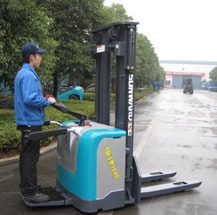 供應(yīng)電動(dòng)堆垛車 SWES1645P