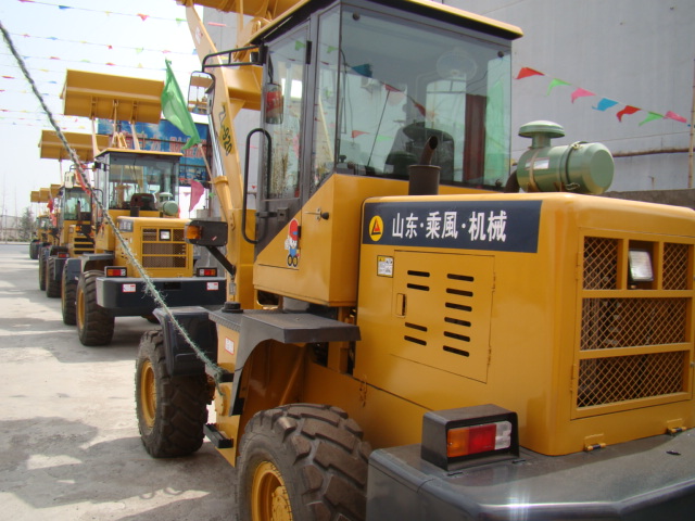 山東乘風(fēng)裝載機(jī)、裝載機(jī)ZL926 裝載機(jī)ZL926