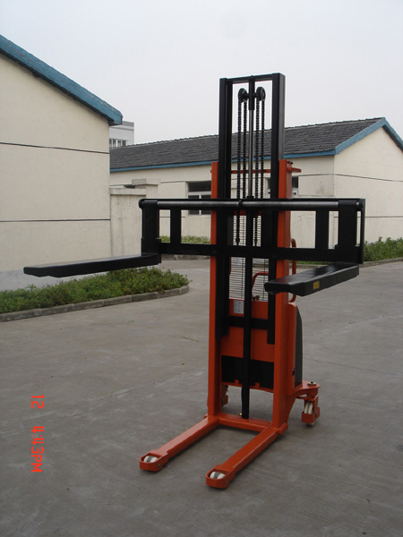 德銳泰揚(yáng):貨叉加寬半電動(dòng)升高車