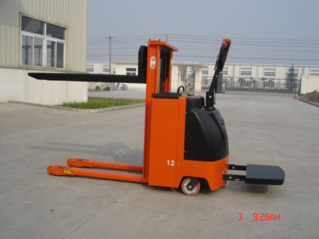 德銳泰揚:矮門架升高車