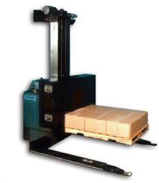 Patriot P325 Automatic Palletizing Box Clamp AGV