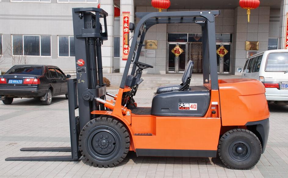 大連叉車B系列4噸內(nèi)燃平衡重叉車