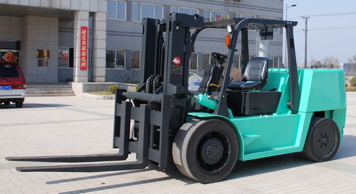 大連叉車7噸進箱作業(yè)叉車