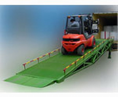 廣州花東摯誠(chéng)叉車(chē)供應(yīng)移動(dòng)登車(chē)橋