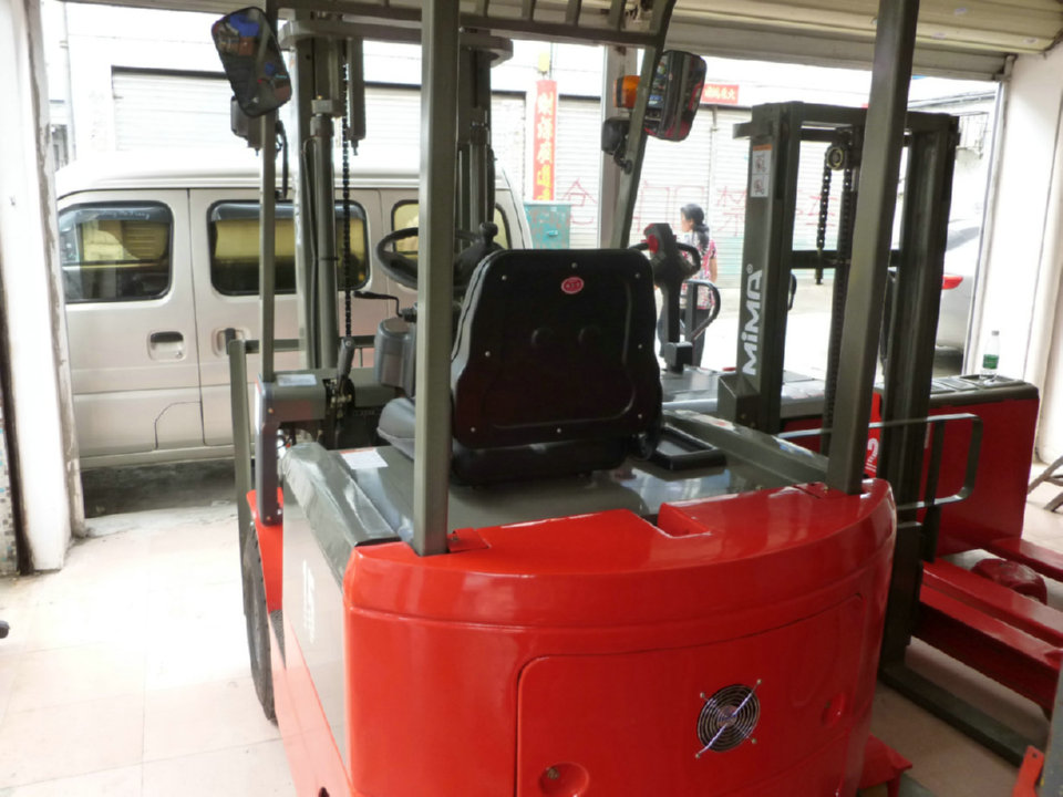 廣州搬易通代理中心｜前移式叉車，電動搬盤車，平衡重叉車等，有樣車