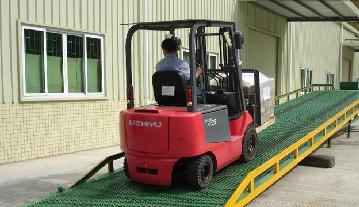 南海大瀝三良移動式登車橋 移動式裝卸或柜臺 貨架廠家免費(fèi)