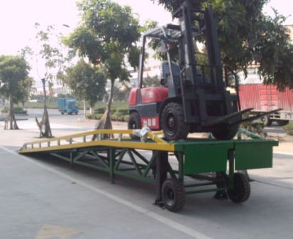 廣東從化移動(dòng)式登車橋系列-佛山鑫升機(jī)械