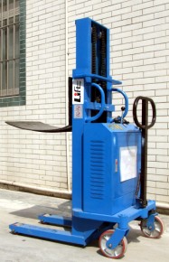 紙卷半電動堆高機(jī)