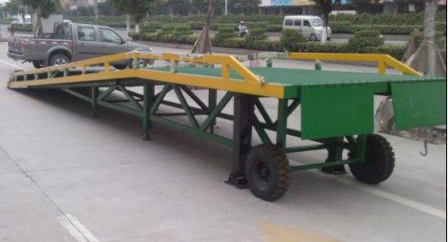 廣州移動(dòng)式登車橋|順德移動(dòng)式登車橋