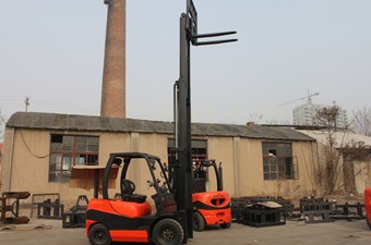 威肯勇士系列3噸3級(jí)5米門架 3噸3級(jí)5米門架柴油叉車