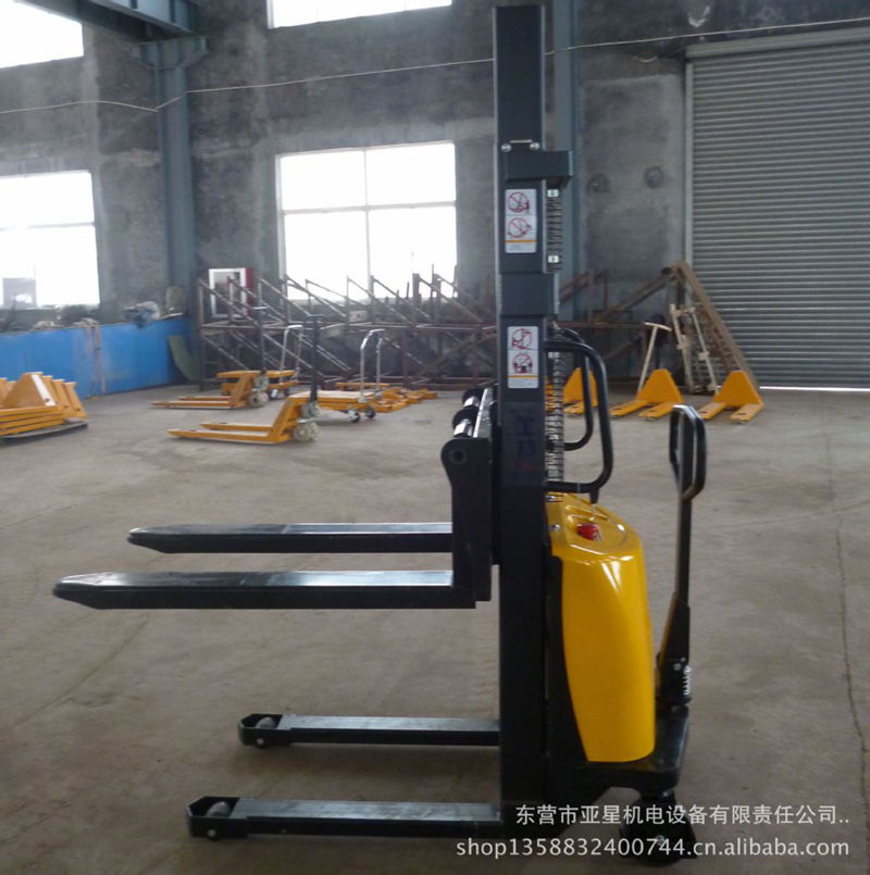 堆高車 半電動堆高車 工力堆高車 搬運設備