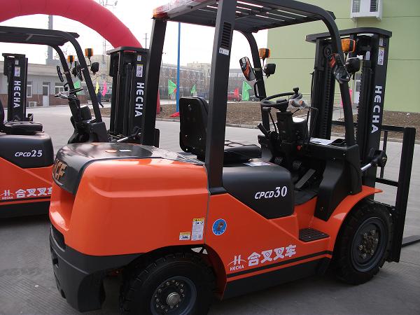 內(nèi)燃平衡重式叉車 CPCD30