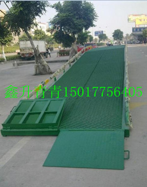 移動(dòng)式登車橋 液壓登車橋 貨柜車裝卸平臺(tái) 集裝箱卸貨平臺(tái) XLDP-L