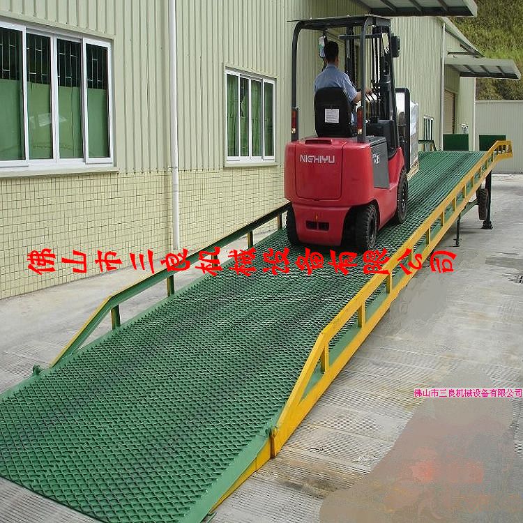 湖南長沙移動式卸貨平臺專業(yè)叉車上貨貨架液壓式登車橋 DCQY-8T-10M