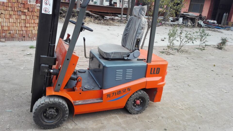 小型電動(dòng)叉車，新款電動(dòng)車 LLD-15