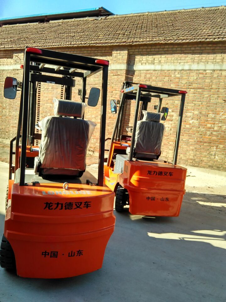 電動(dòng)叉車(chē),制作精細(xì),做工優(yōu)良 LLD-15