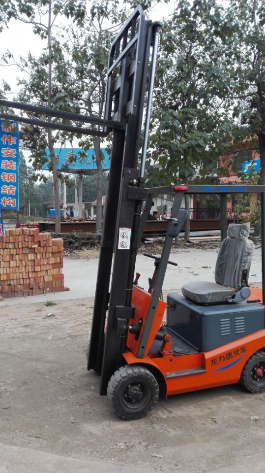 供應(yīng)電動(dòng)搬運(yùn)車 電動(dòng)叉車 一噸叉車 安陽(yáng)市安龍車輛廠生產(chǎn)銷售 放心選擇 LLD-15