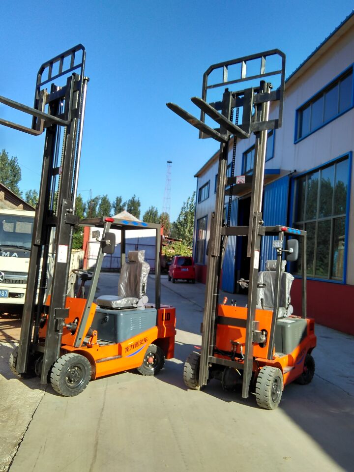 主要銷售 叉車1.5噸柴油叉車 電動叉車 價格優(yōu)惠 免費送貨 LLD-15